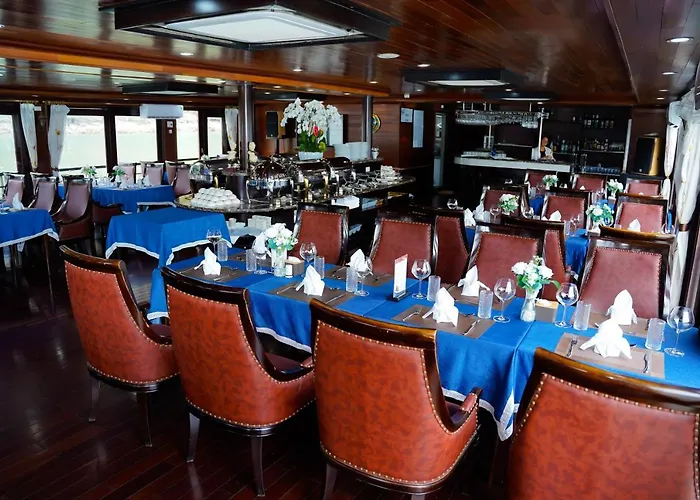 Blue Diamond Cruise Botel Ha Long