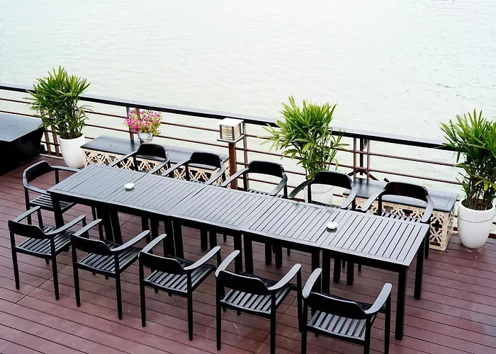 Botel Blue Diamond Cruise *