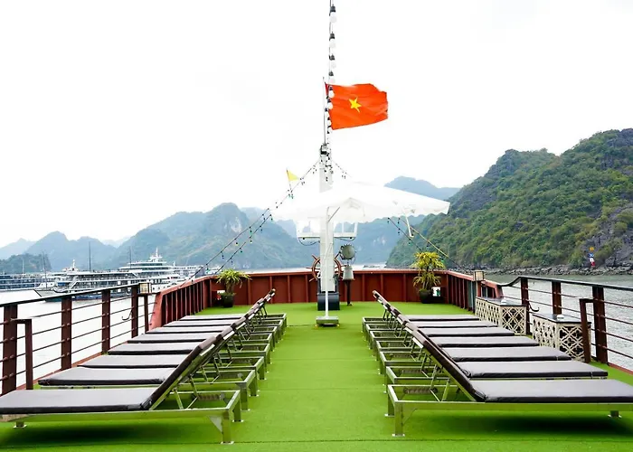 Blue Diamond Cruise Botel *