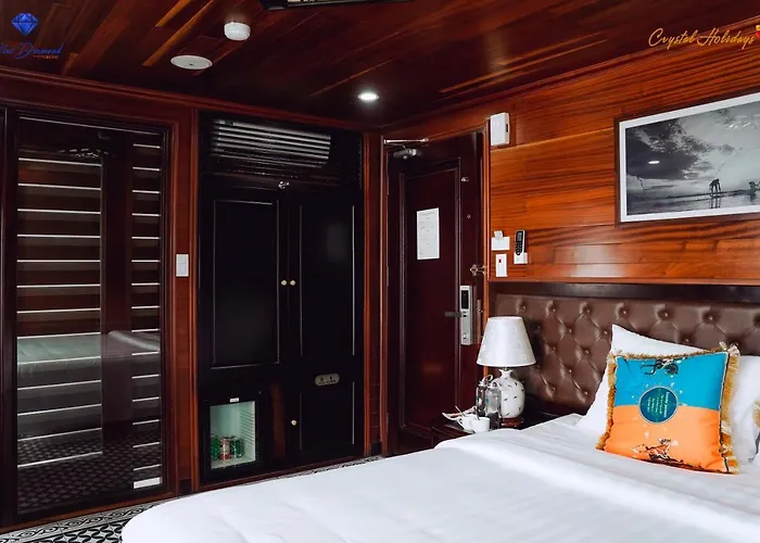 Blue Diamond Cruise Botel Ha Long